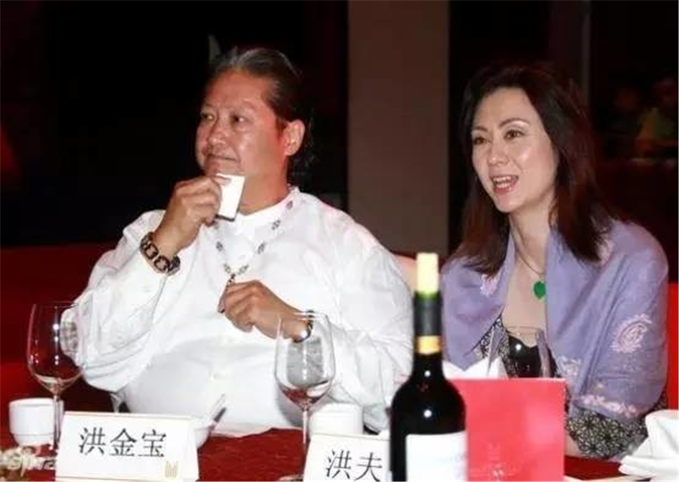 洪金宝的前妻是韩国人,离婚后终生未嫁,如今4个孩子都已成才