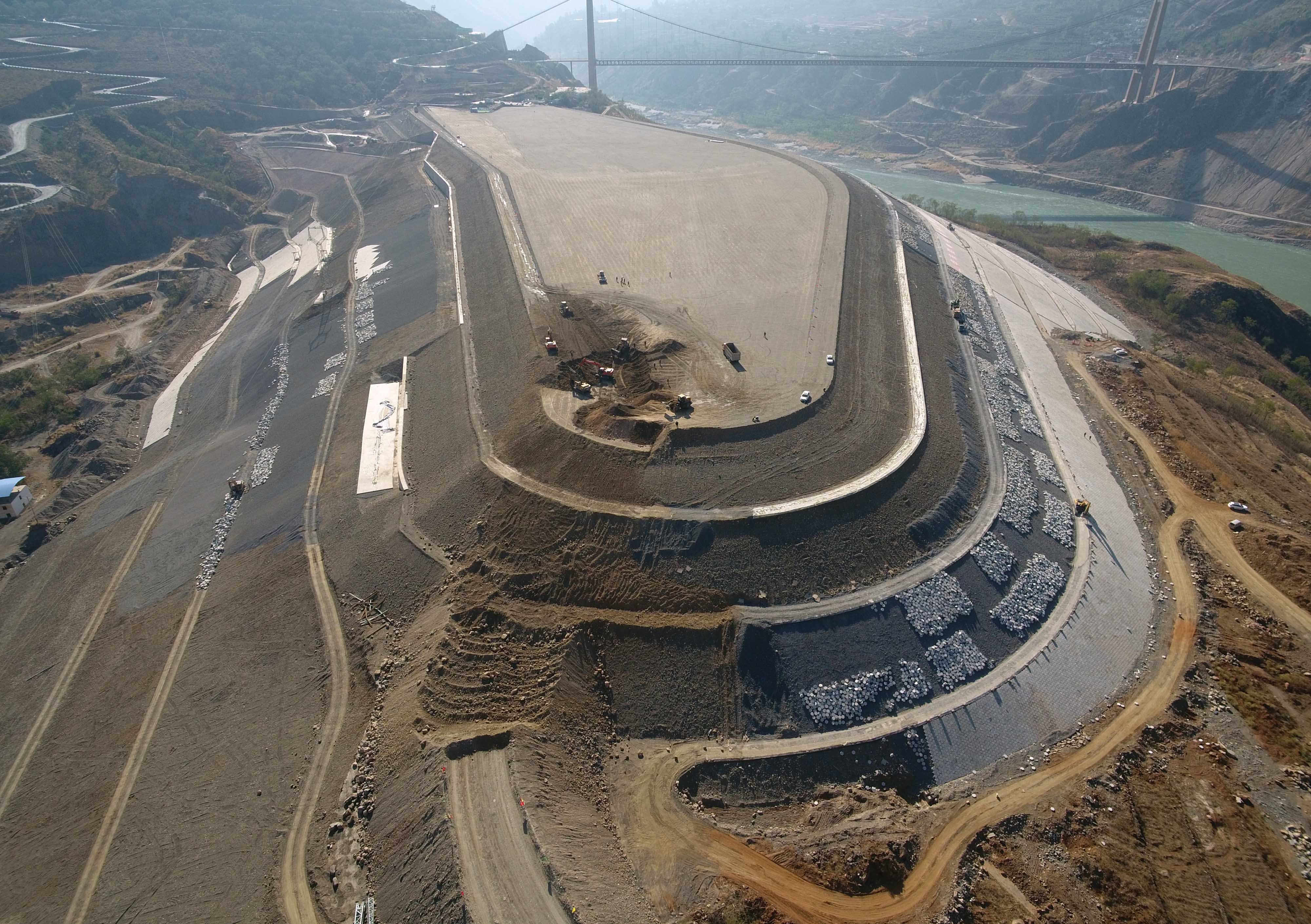 白鹤滩水电站超高填方移民安置项目主体完工(1)