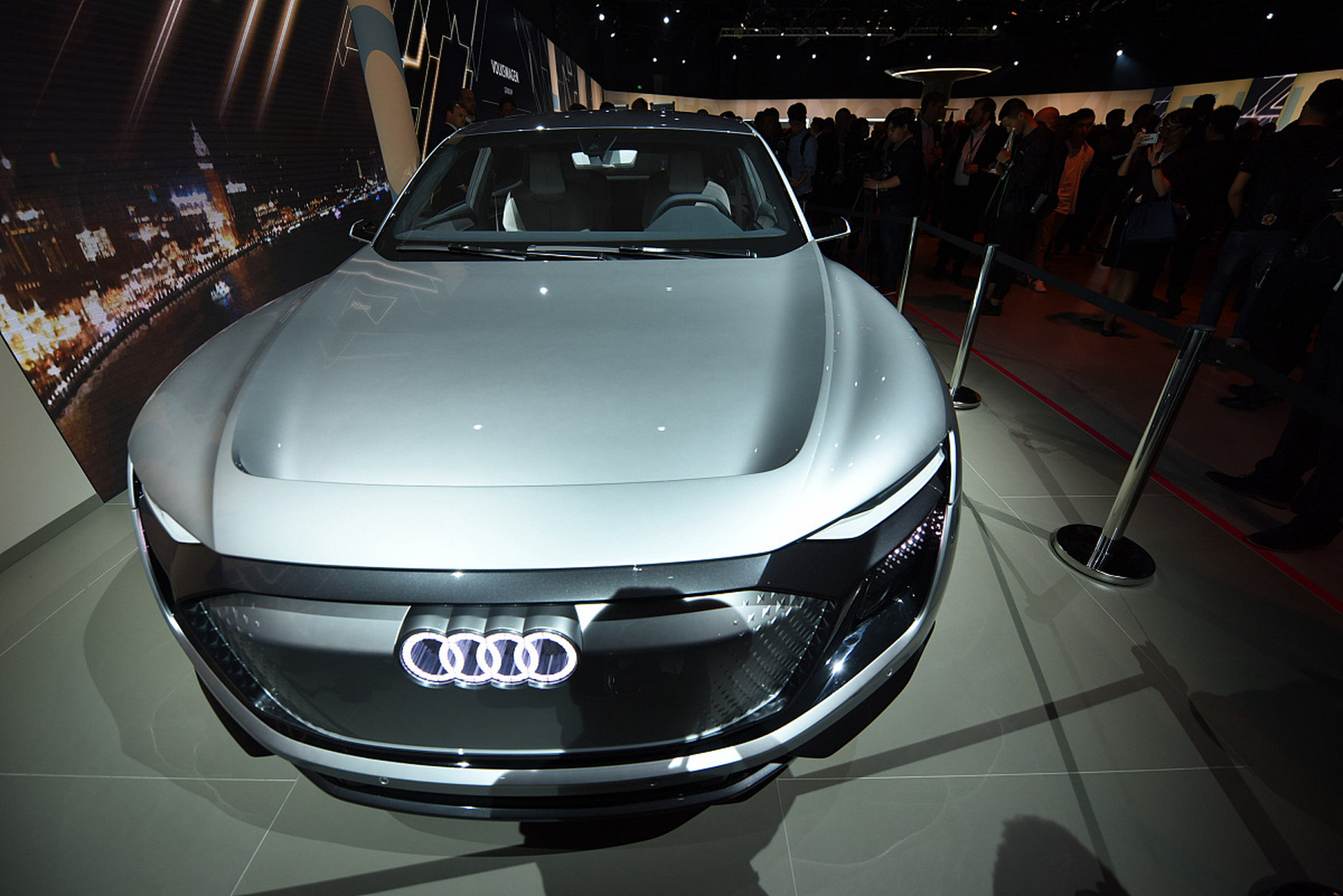 奥迪pb18车型是一款概念电动超级跑车,最新的动态是该车型于2018年