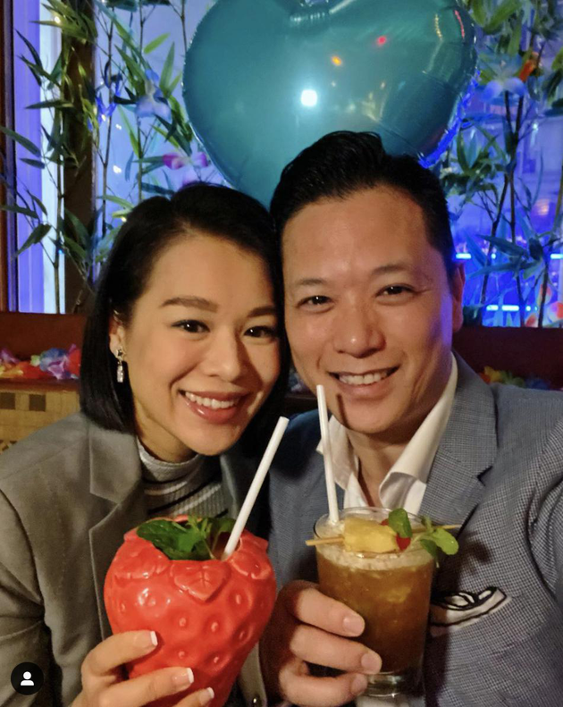 胡杏儿与老公一同滑雪 夫妻俩背影同框恩爱十足