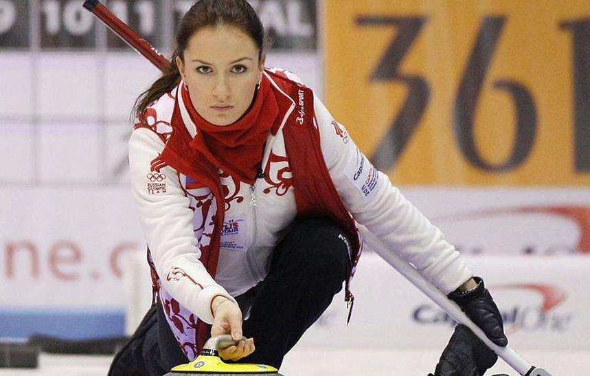 俄罗斯高颜值女冰壶运动员:一个冷艳的眼神就"征服"万千网友