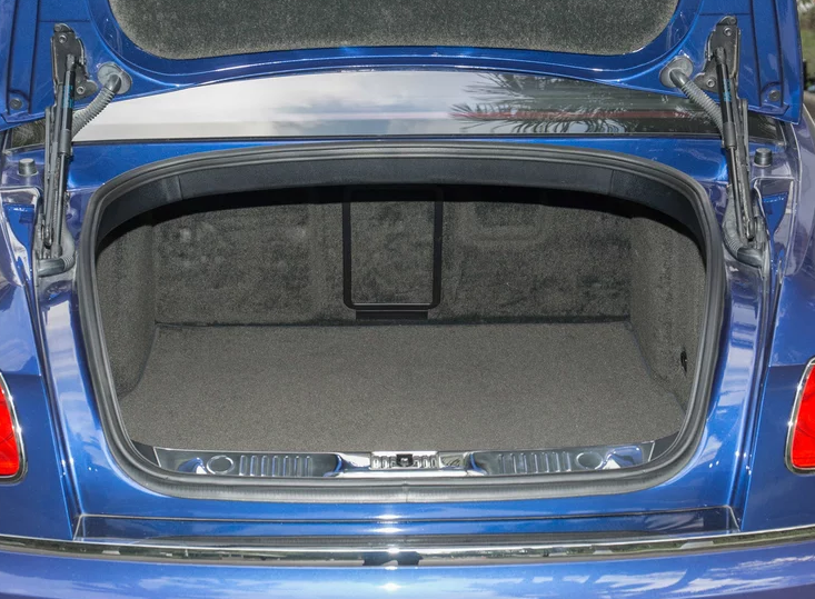 飞驰4.0t v8标准版,外观漂亮张扬有度,符合大众的审美!