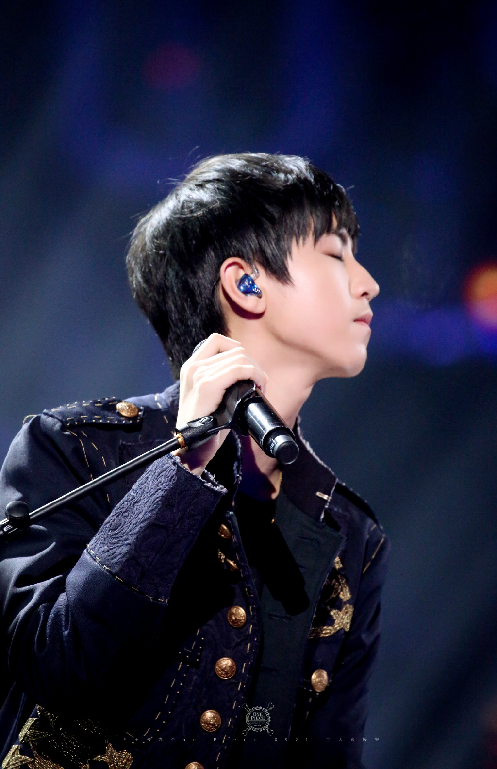 王俊凯黑色骑士装,这组主题是憧憬吗?