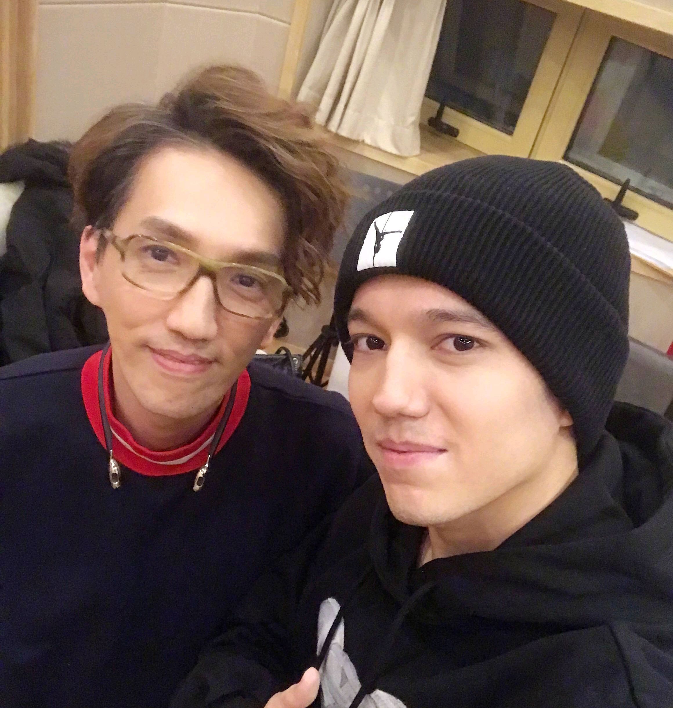 林志炫探班迪玛希,两人疯狂自拍,超有爱