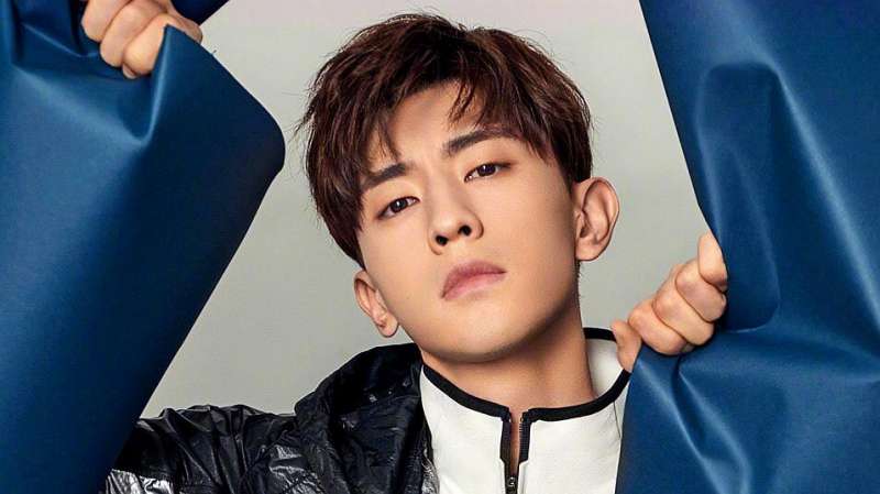 邓伦太苏了!一首《年少有为》唱到心跳加速,每