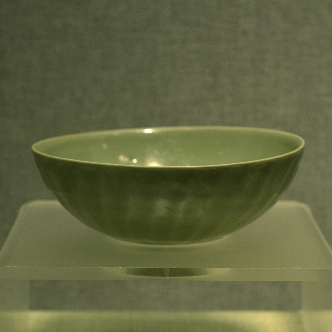 五代秘色瓷莲花碗有多神秘#  据传,秘色瓷起于唐,盛于五代末吴越王钱