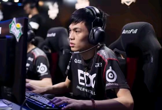 英雄联盟:他在lpl赛区中有着自己的特色,心态非常好,人称阿光