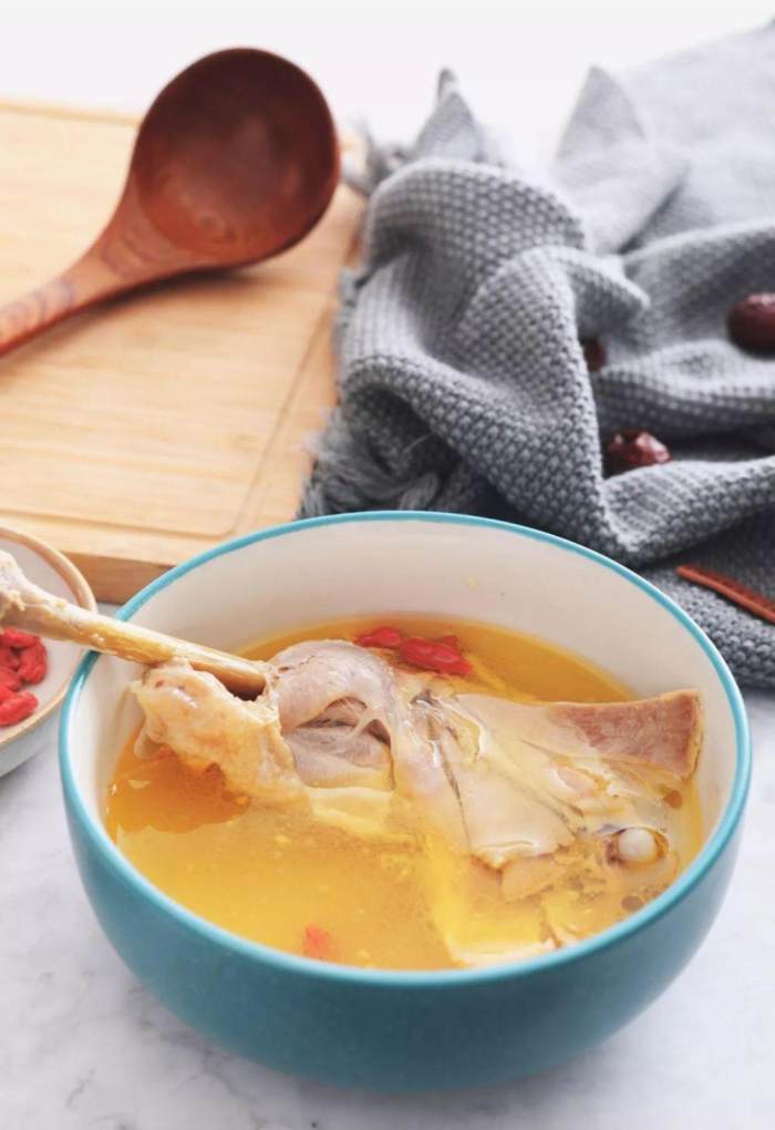 坐月子每天喝鸡汤,宝妈变得虎背熊腰却不催乳,原来是这点做错了