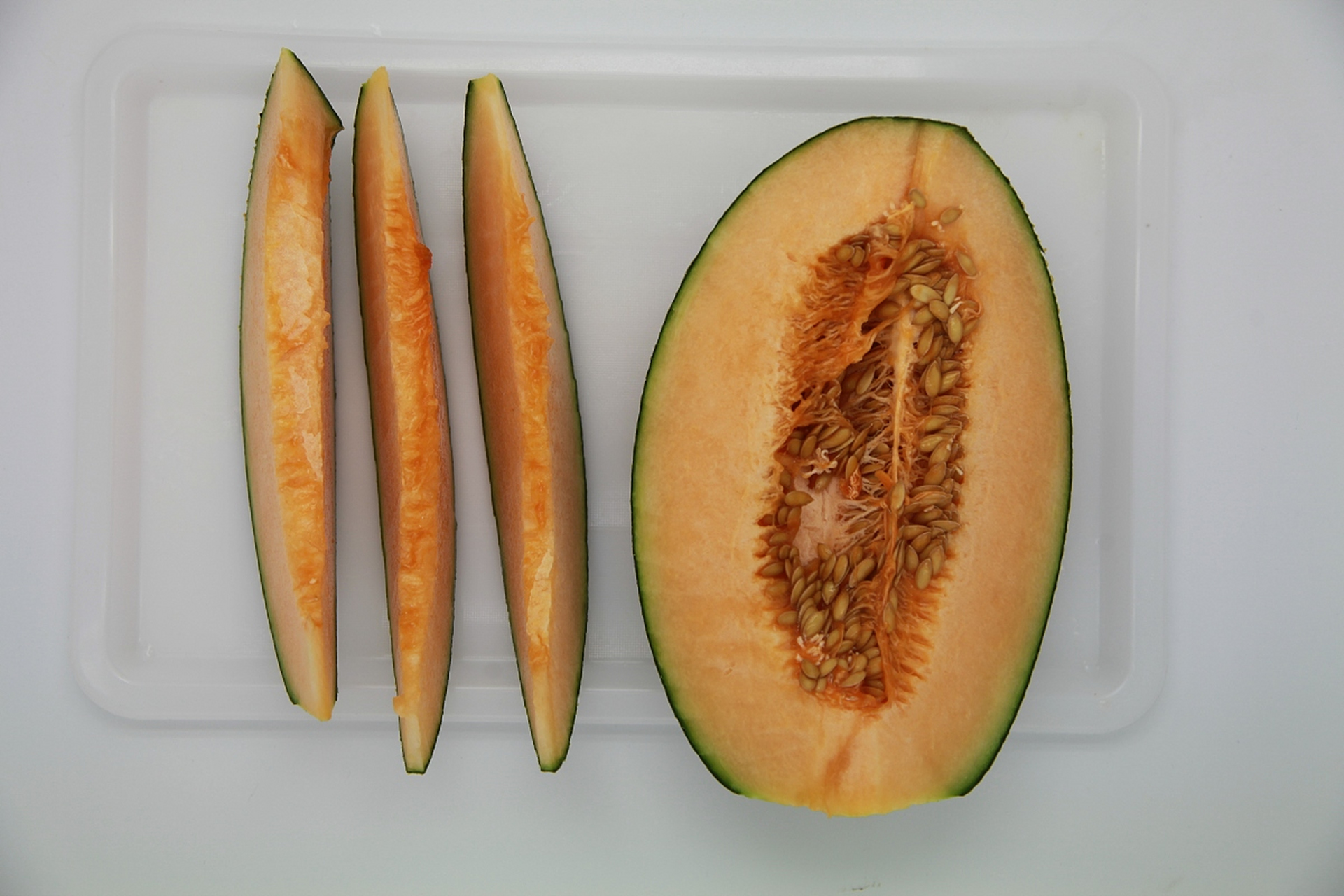 清爽甜美,营养丰富:认识夏季必吃的哈密瓜  哈密瓜(m