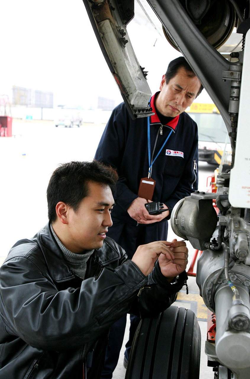 谈好了报酬给7万,修好了以后,公司只愿意支付15000元,我拿过钱走人
