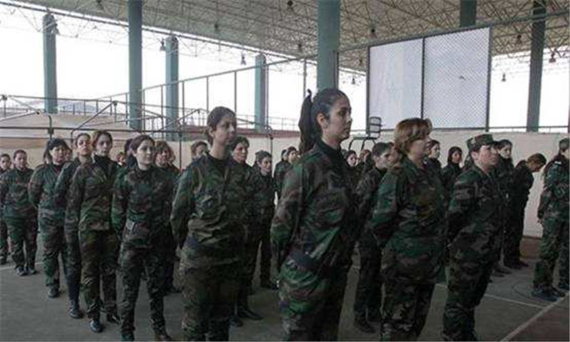 这个叙利亚女兵不简单,有个绰号叫"白雪
