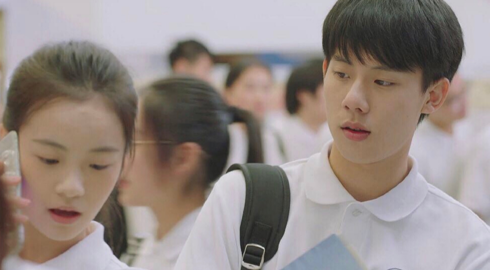 小欢喜花絮:童文洁口误引爆笑,磊儿和英子才是亮点,抱一起了?