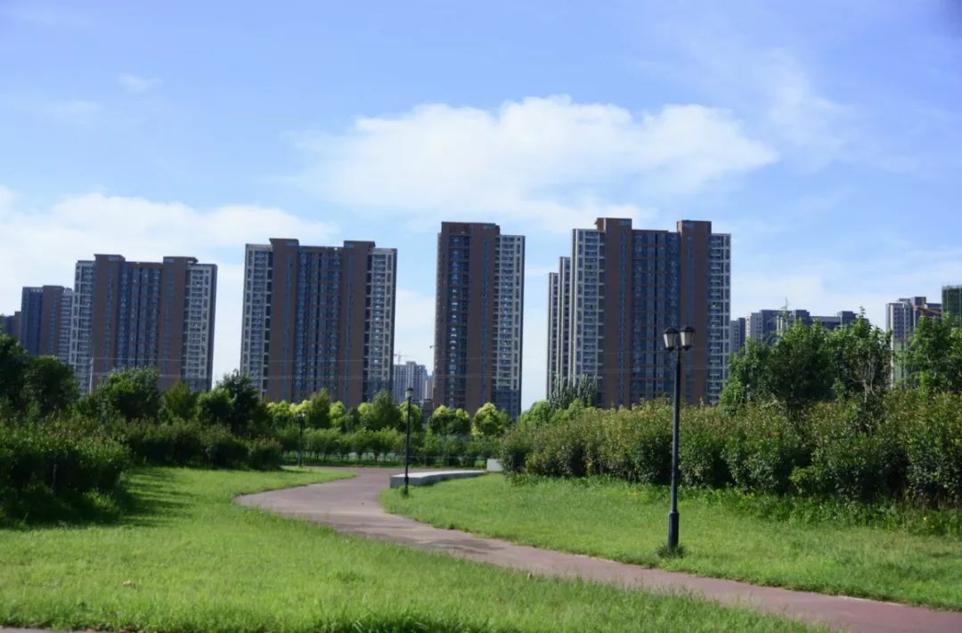 生态宜居的"醉美"郑州被中国青年报今日头版头条点赞:呼吸是甜的,生活