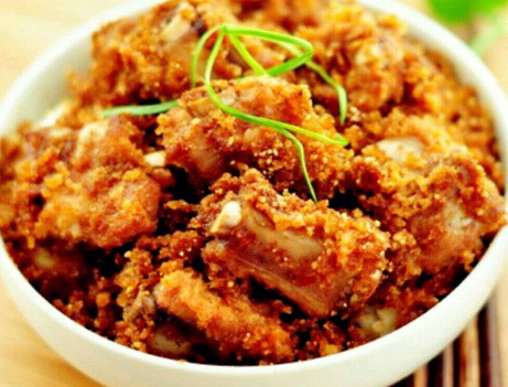 做粉蒸排骨,焯水还是腌制?用错了方法,难怪排骨发柴有腥味