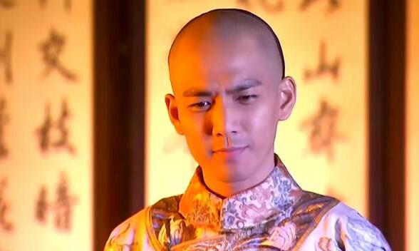 在胡静,夏雨主演的电视剧《康熙秘史》中饰演晚清第一才子纳兰容若,剧