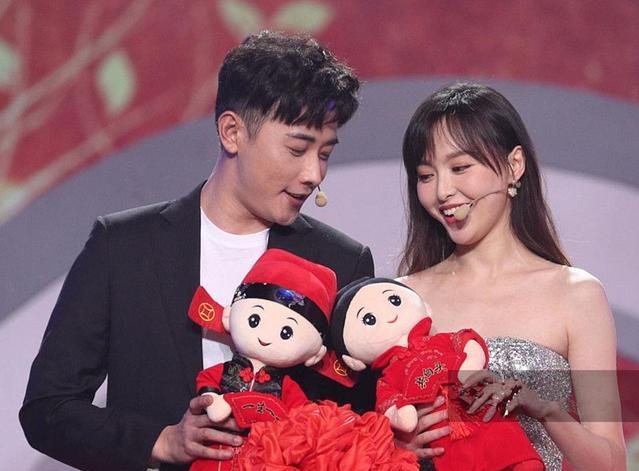 罗晋唐嫣一起跨年演唱,演绎中国风!台上两人尽显甜蜜!