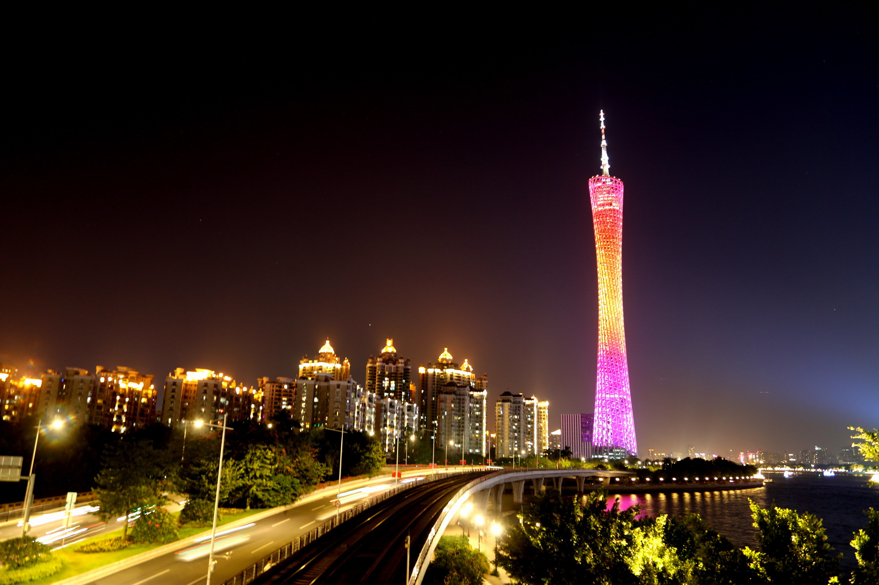 广州:璀璨夜景耀珠江,cbd霓虹迷人不夜城