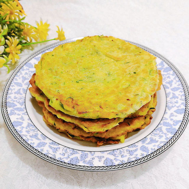 南瓜丝蛋饼,外脆里嫩,十分钟能做一大盘