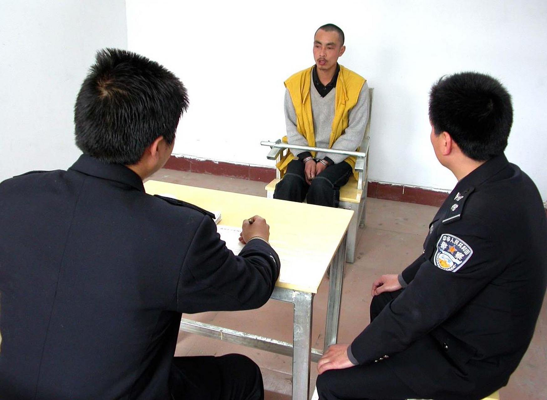 看守所管教的"生意经":  黄永均,广安市看守所警务技术三级主管,他曾