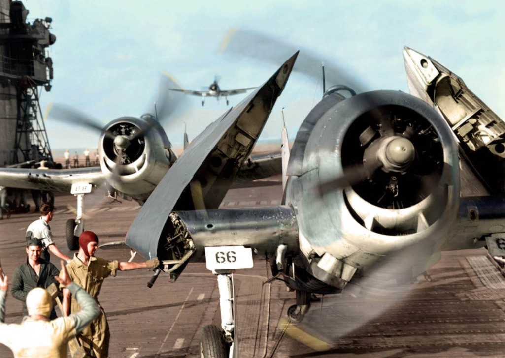 二战珍贵彩照,英国无腿王牌飞行员击落22架纳粹战机!