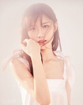 曾用艺名爱菲儿,1997年10月17日出生于福建省,中国内地影视女演员