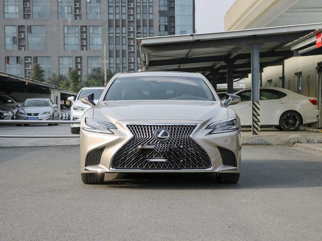 雷克萨斯ls是一款高端的大型车型,配有3.