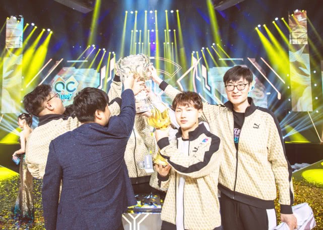 qg杰杰不逊色大部分kpl战边,但五届fmvp得主"熬走"太多替补!