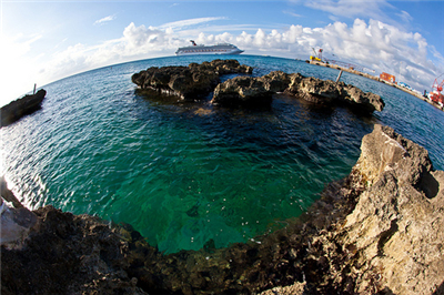 毫不犹豫地告诉大家这个加勒比海最北端的岛屿是世界上最值得游览的
