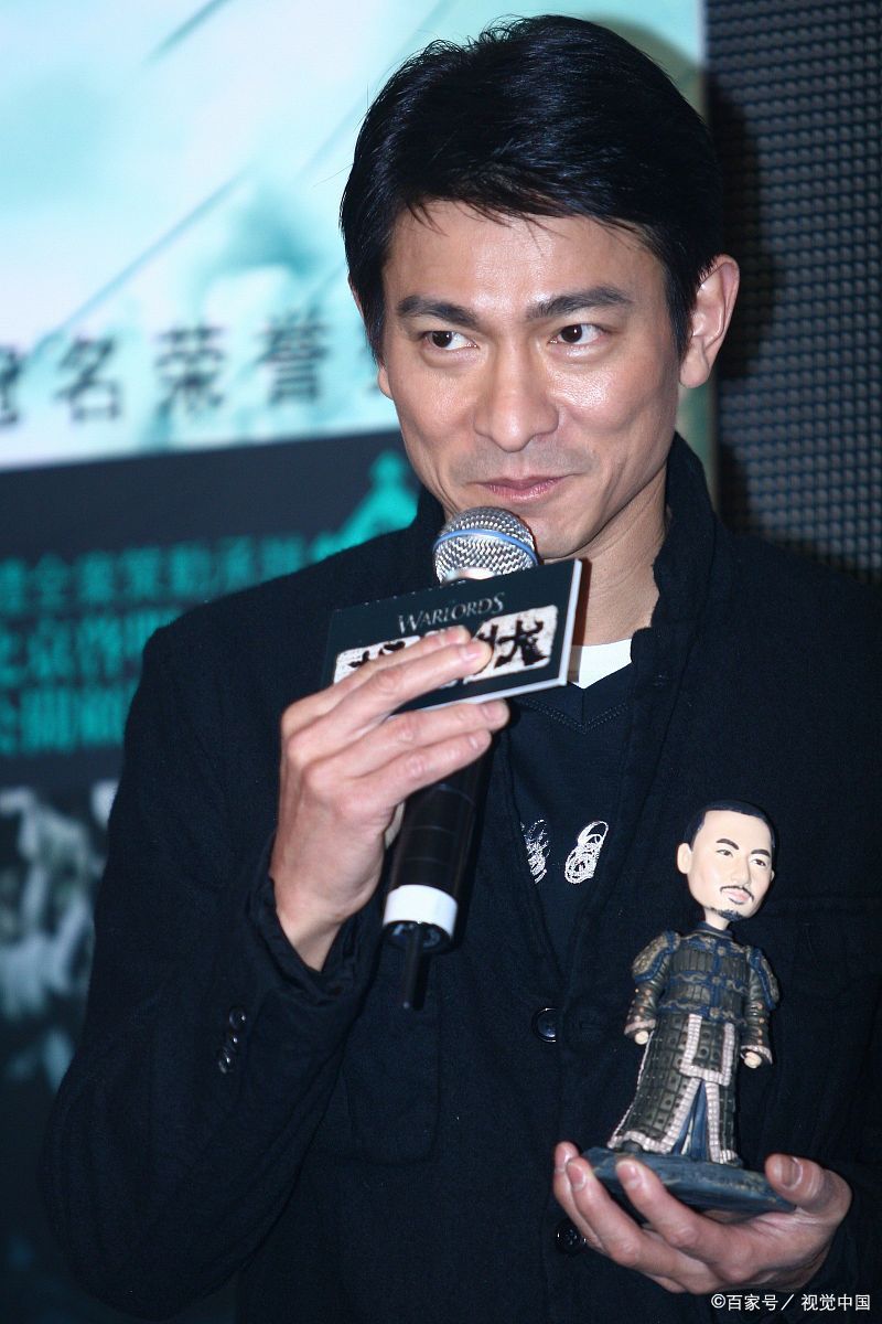 刘德华又要到超市上班了#,呵,其实何止是超市啊,一些商场菜市场也是