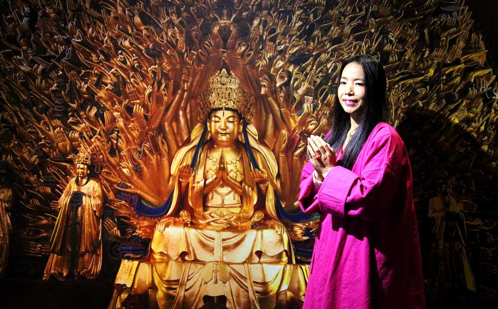 央金拉姆,1973年8月10日出生于中国甘肃天祝 ,藏族心灵音乐家,现代