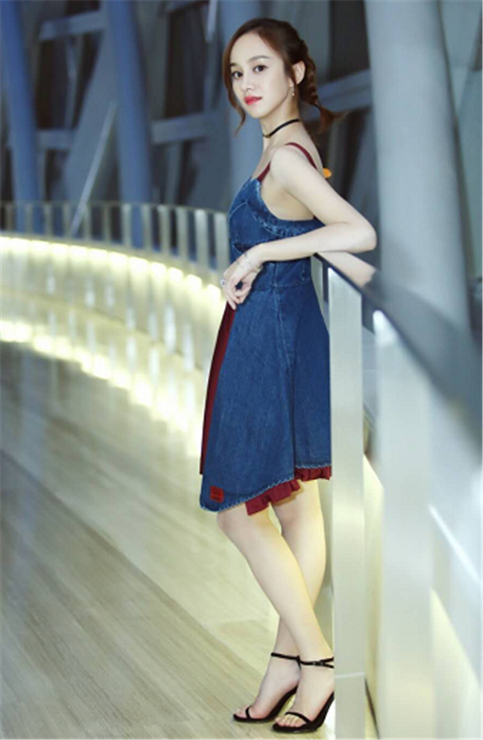 她是《热血尖兵》里的新兵"考验官",在现实中竟如此清新脱俗!