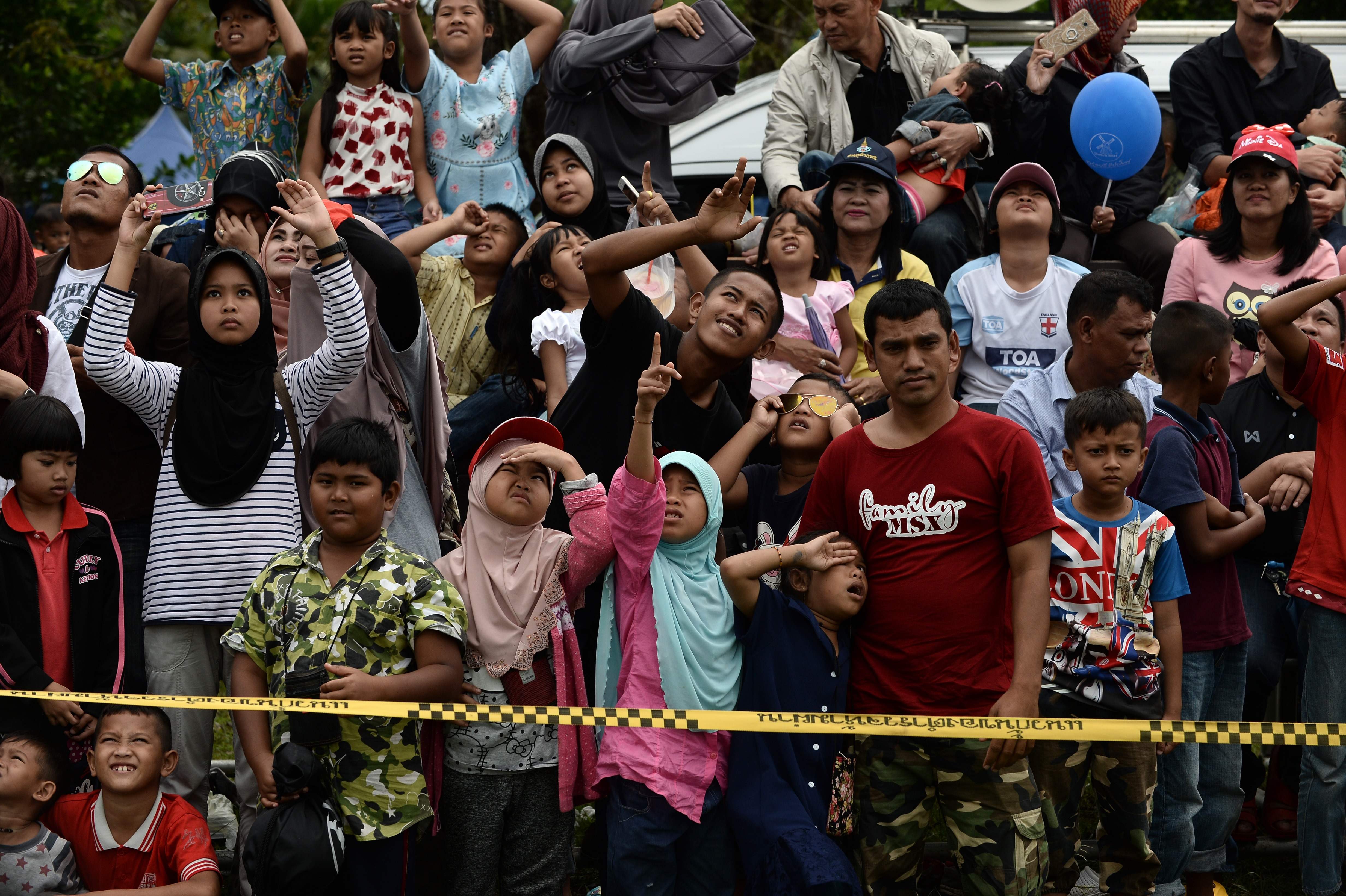 (外代一线)(10)泰国开放军营庆祝儿童节