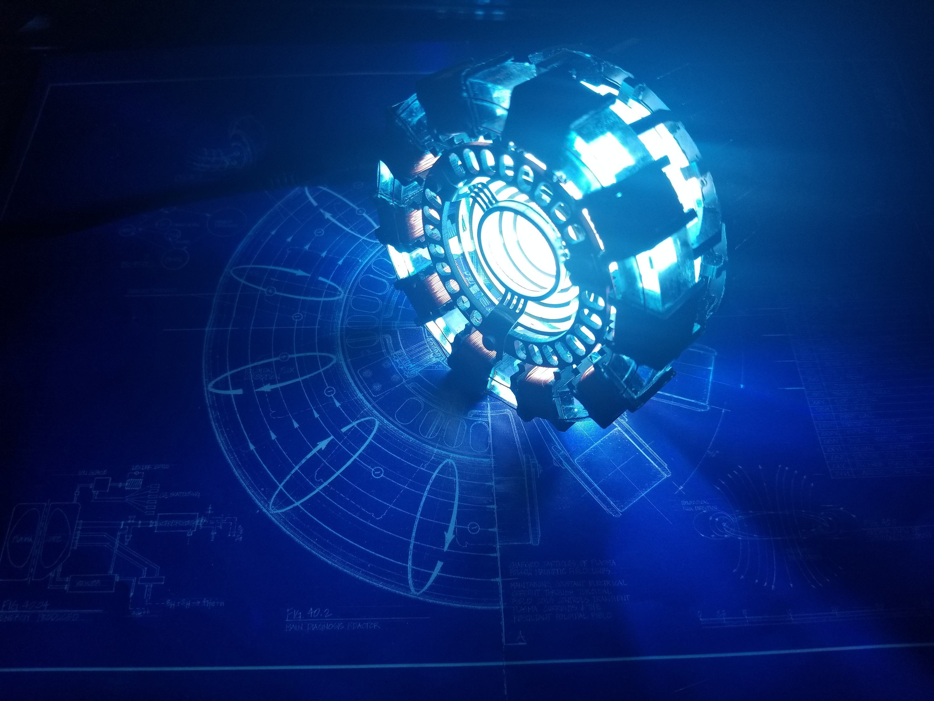 按照人类现在的科技,能造出钢铁侠的战衣吗?造出来也得背充电宝