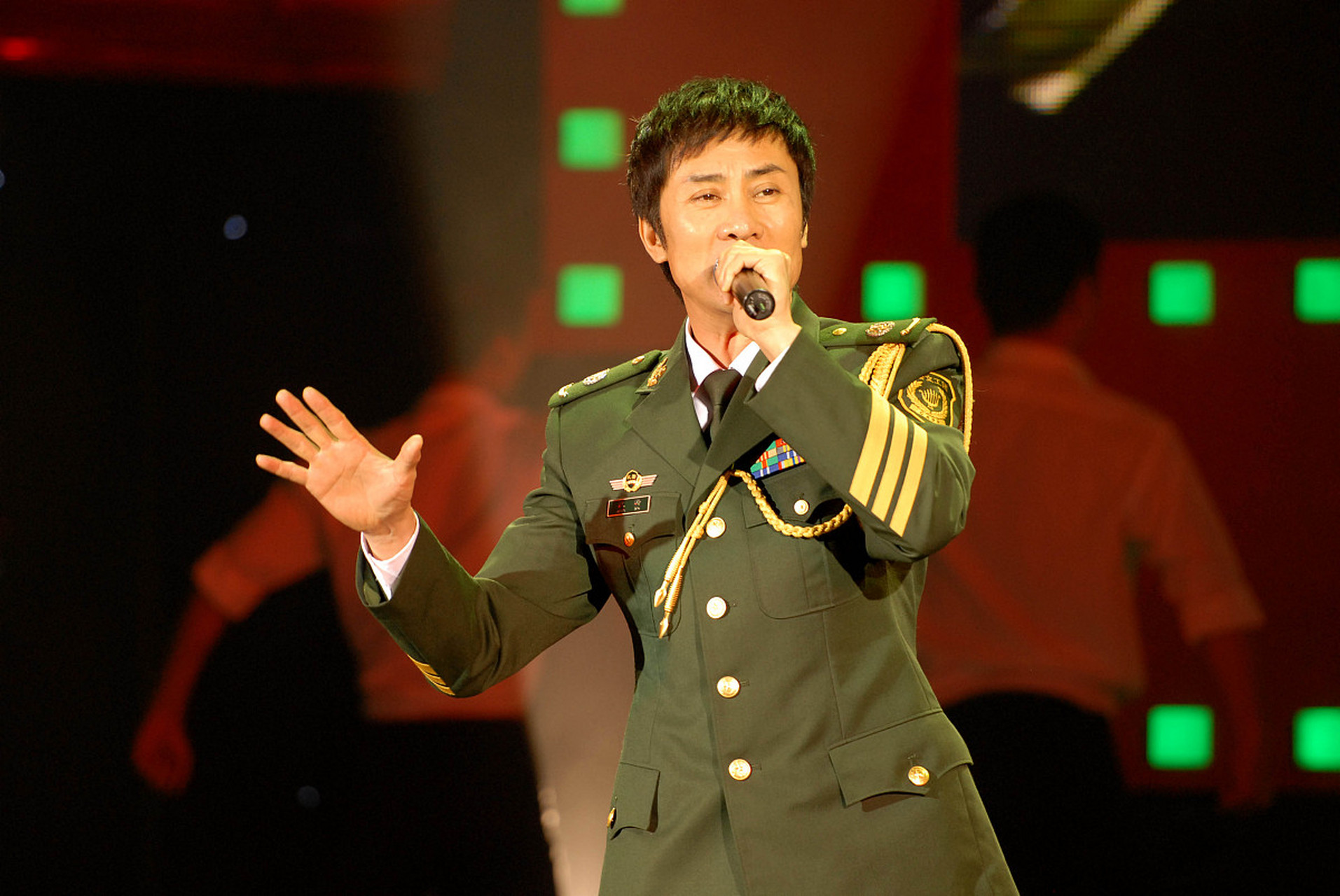 "江涛听后,神情变化!