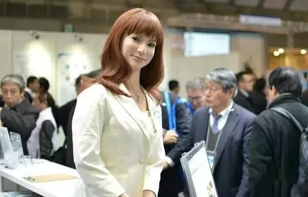 日本新一代美女机器人,脱去硅胶和衣服后,里面什么样子?
