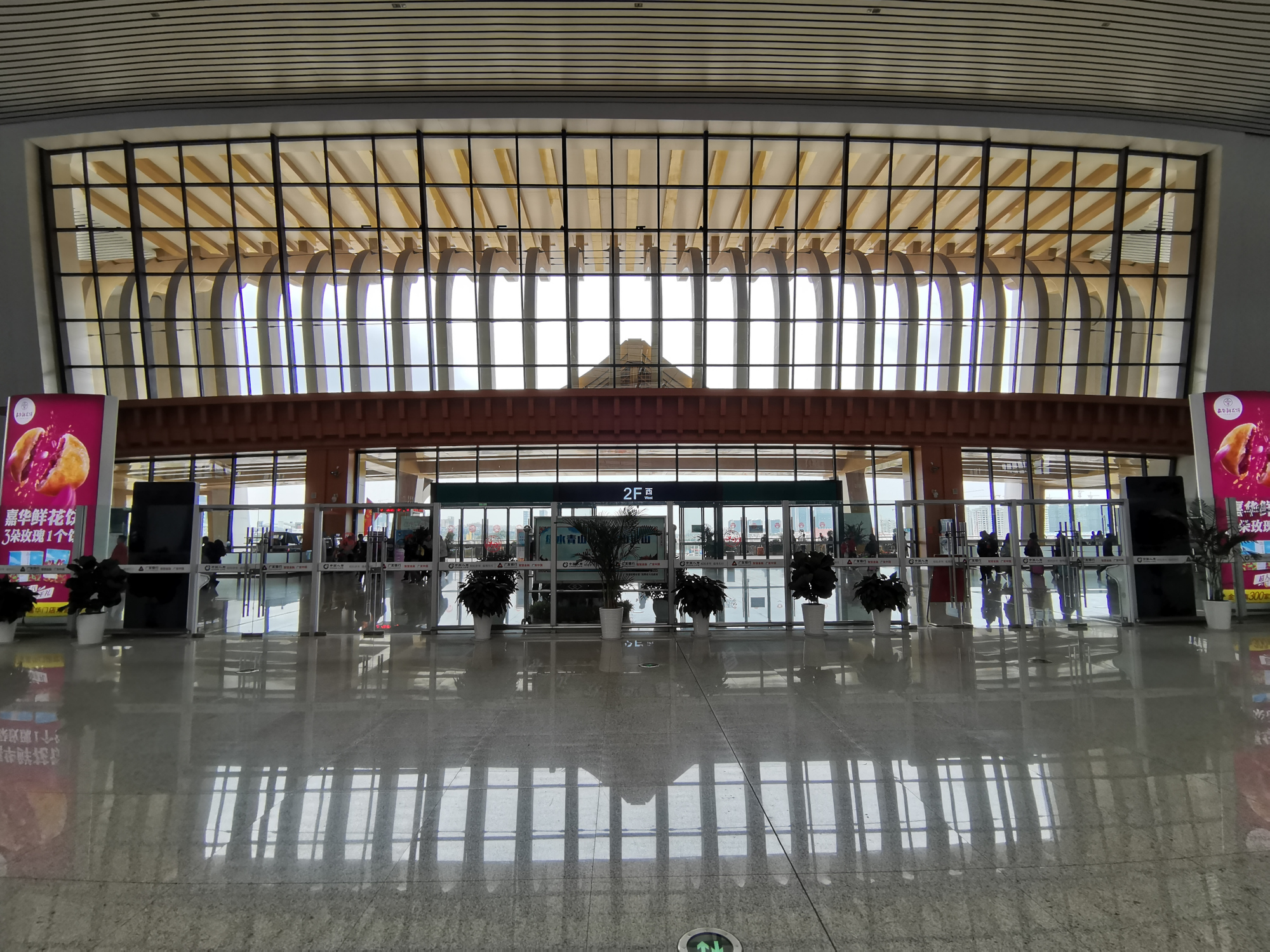 云南最大的高铁站:如孔雀开屏般绽放,第一眼太让人惊艳