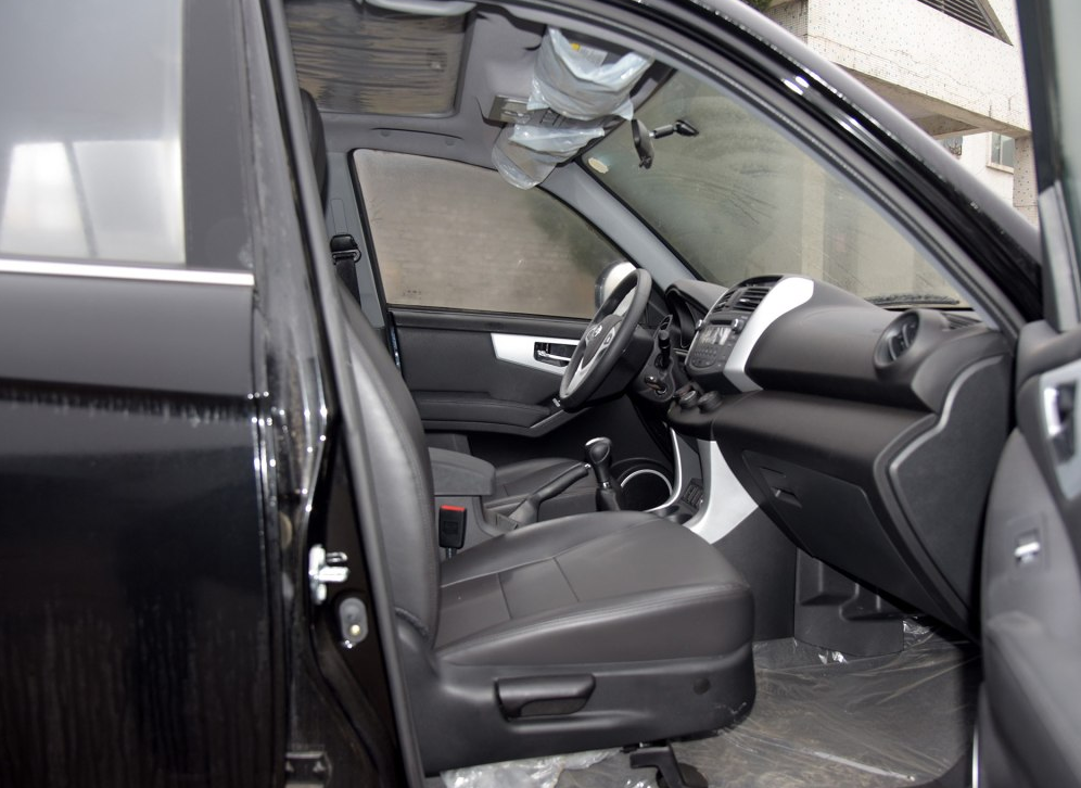 品鉴集优雅舒适于一身的力帆x60,低调奢华有内涵,适合年轻人