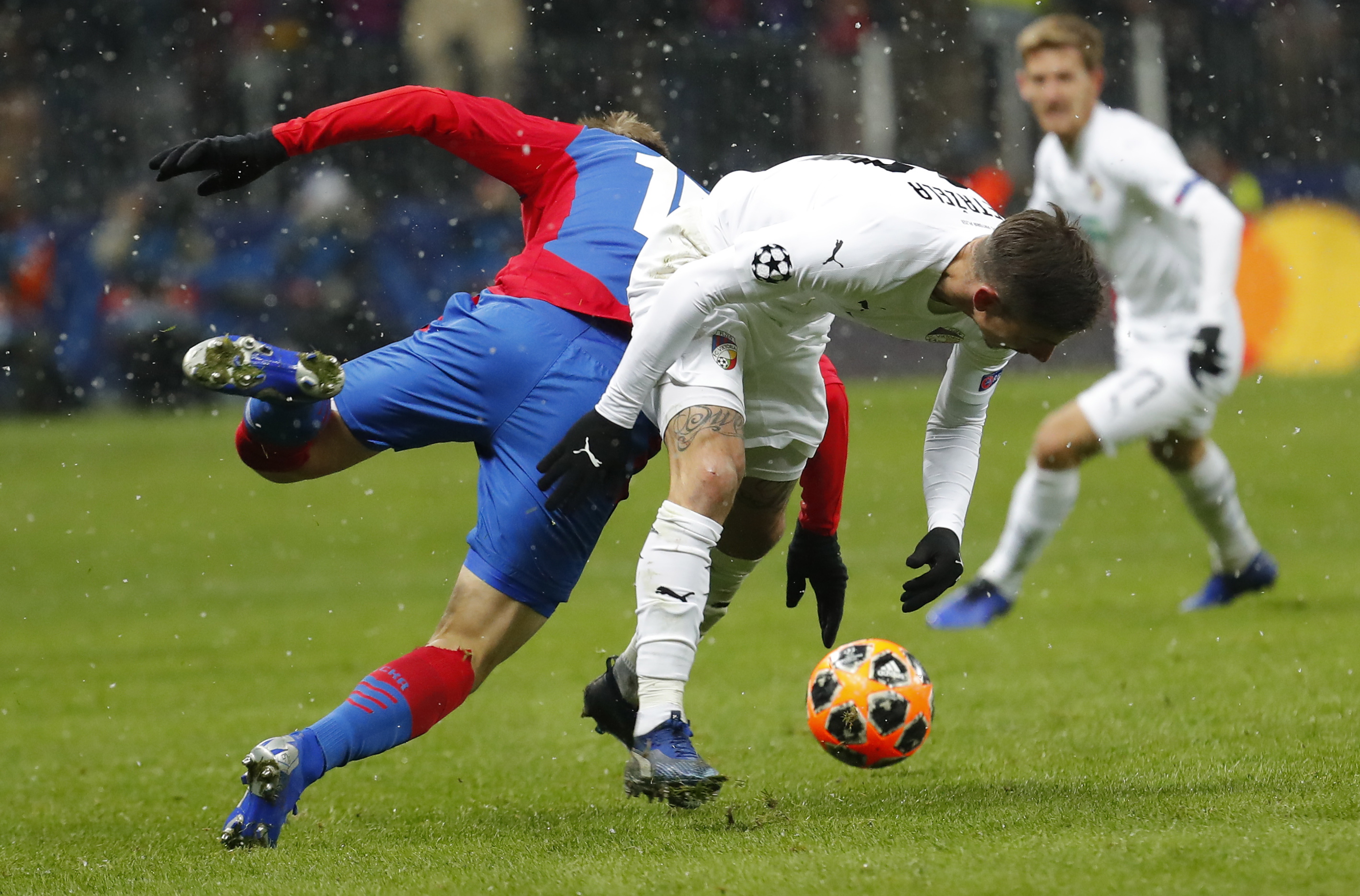 足球——欧冠联赛:莫斯科中央陆军不敌比尔森胜利