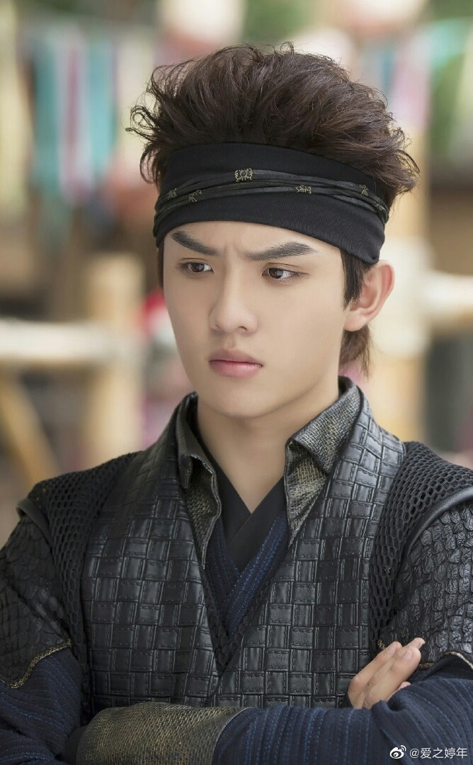 附送小月亮无水印图 >>关注#郑伟##贵圈八卦汇总