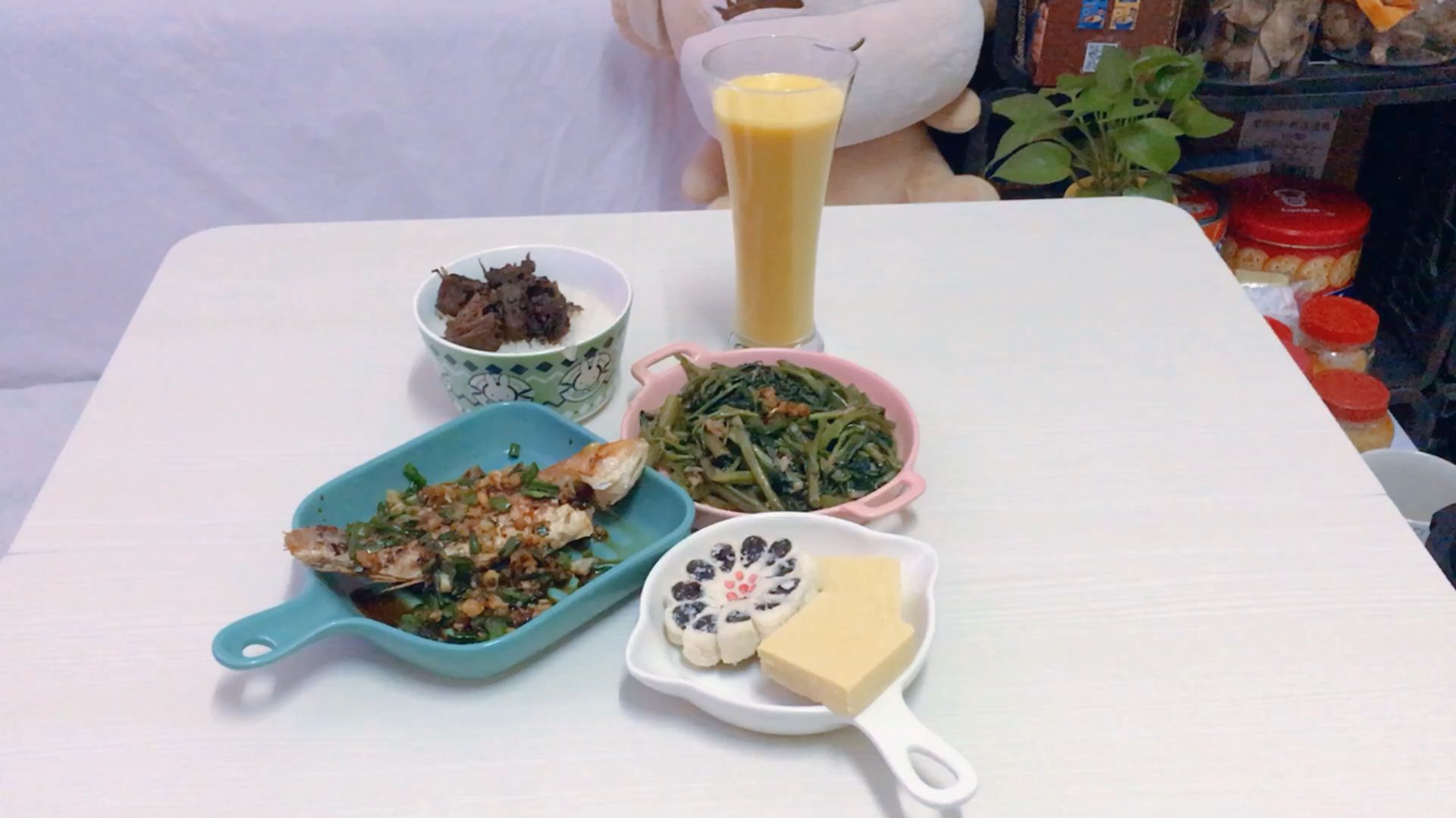 香煎红杉鱼,肉质鲜美,太好吃,甜点加玉米汁,我又吃胖了怎么办