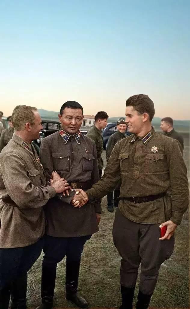 苏联人,历来有战斗民族的称呼,他们在战场上的风格也一样,对于纳粹