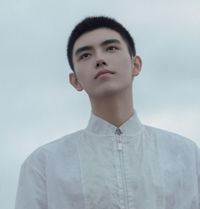 男生剪"寸头"发型颜值提升,今年试试这3款,时尚帅气精神十足