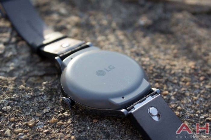 lg watch timepiece:石英表外观,搭载wear os