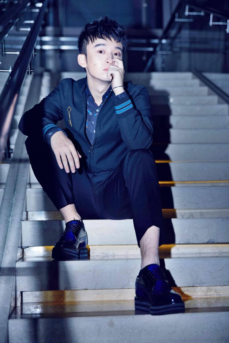 董子健:才貌双全英俊潇洒,帅气又有型!