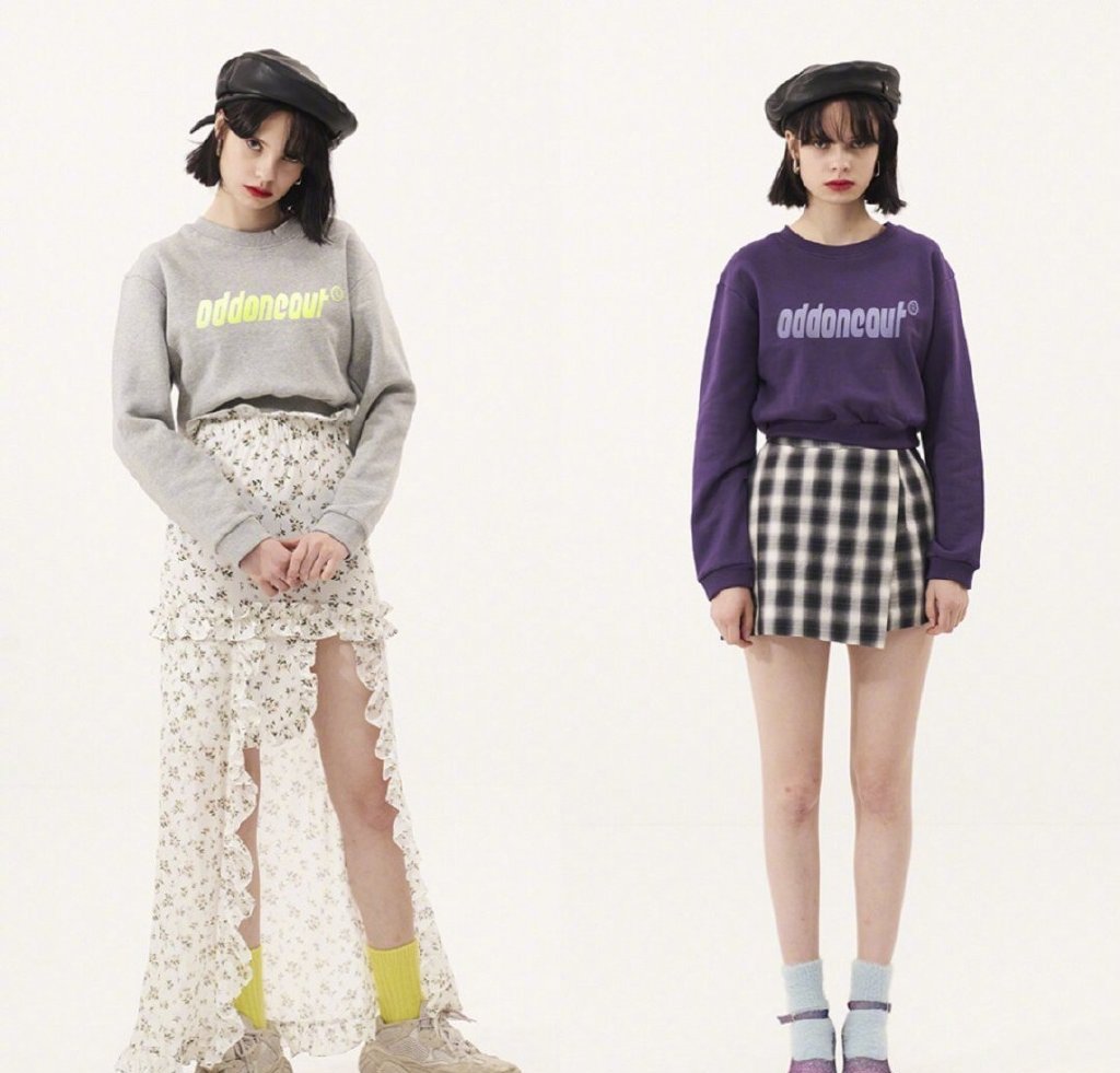 2019年最新潮流穿搭,卫衣搭配不规则碎花裙,让你秒变气质美女