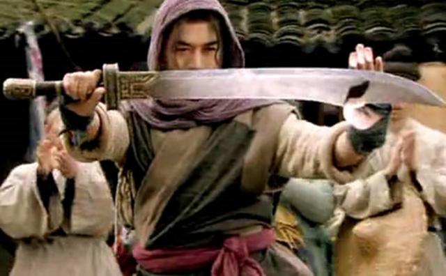 杨志卖刀,一地痞非要见识第三个特点,结果当场倒地身亡