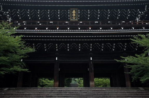 这里没有纷纷扬扬的杂乱景象,给人们带来喜悦,很让人憧憬