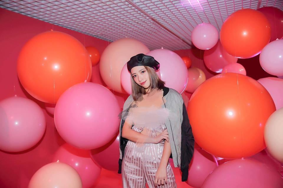 林俊杰前女友控诉导演性骚扰,拖欠薪酬,赖在房间不走要求帮按摩