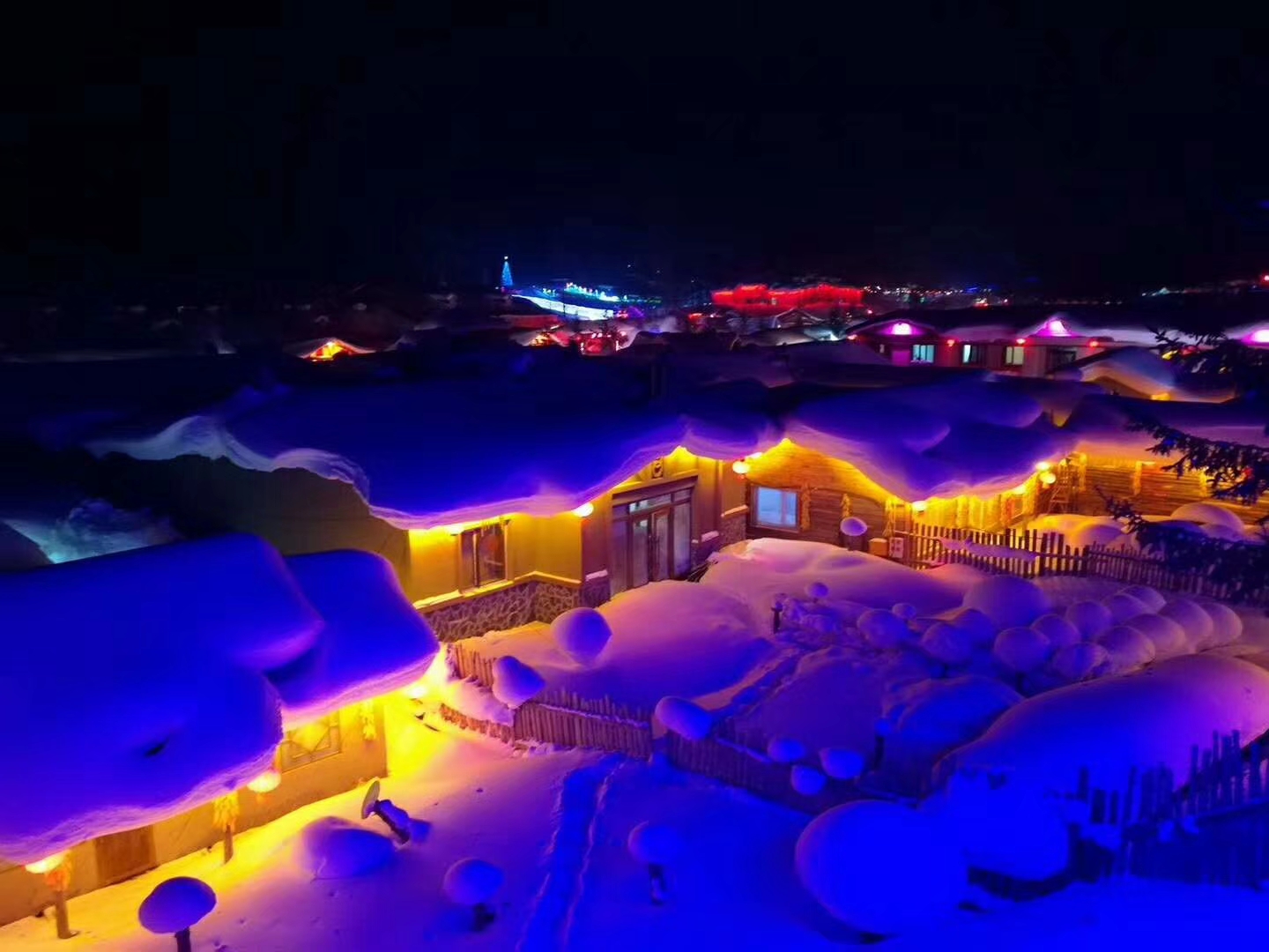 12月的雪乡夜景实拍,流光溢彩美得犹如童话梦境一般