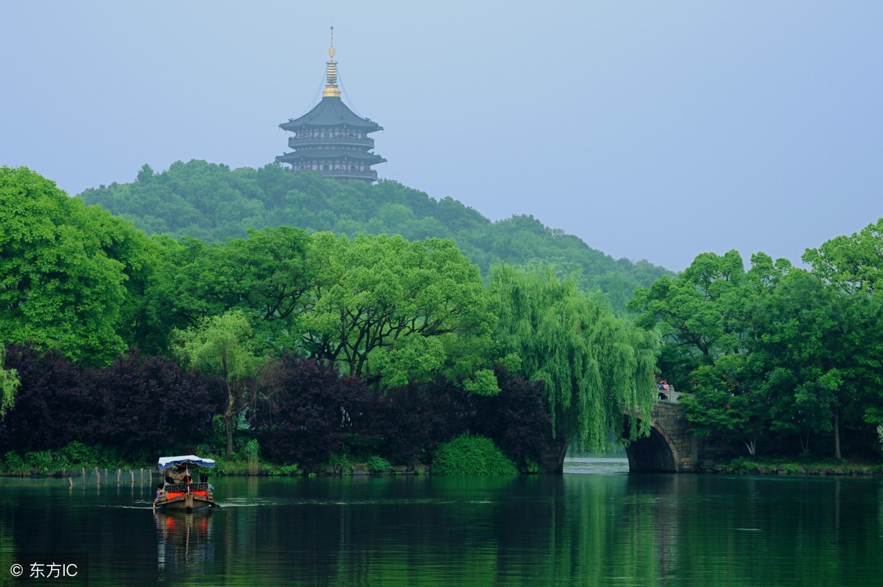 苏堤春晓,是杭州西湖十景之一,有人将它称为十景之首